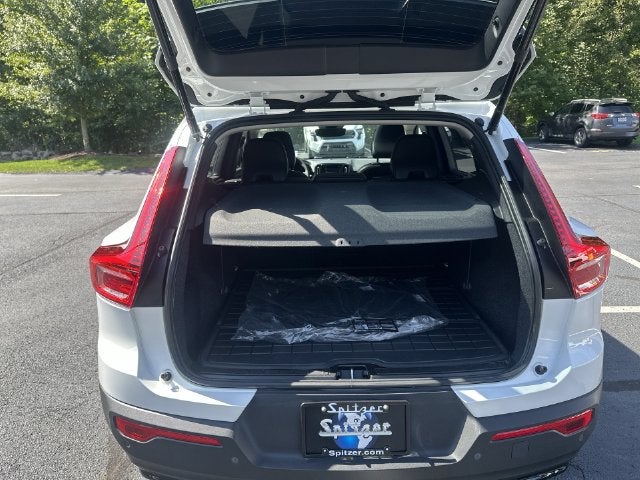 2024 Volvo XC40 B5 Core