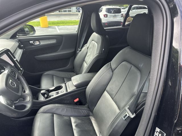 2024 Volvo XC40 B5 Core