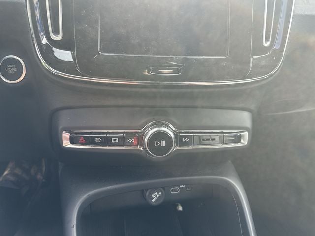 2024 Volvo XC40 B5 Core