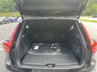2024 Volvo XC40 B5 Core