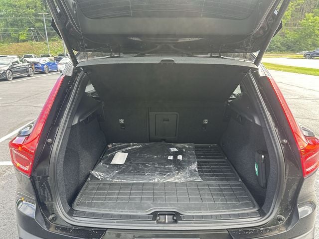 2024 Volvo XC40 B5 Core