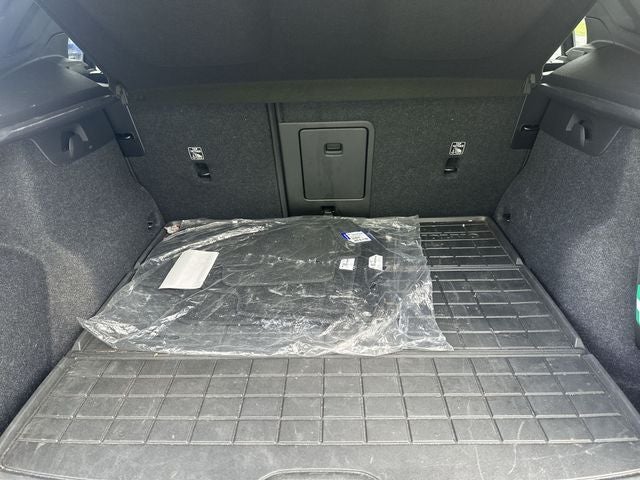 2024 Volvo XC40 B5 Core
