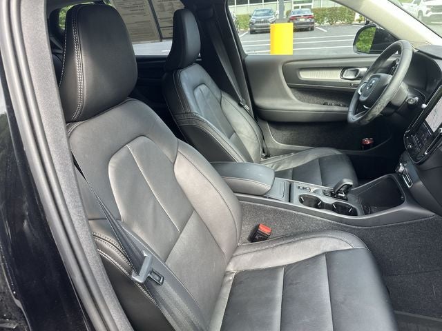 2024 Volvo XC40 B5 Core