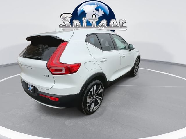 2023 Volvo XC40 B5 Plus Bright Theme