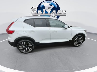 2023 Volvo XC40 B5 Plus Bright Theme