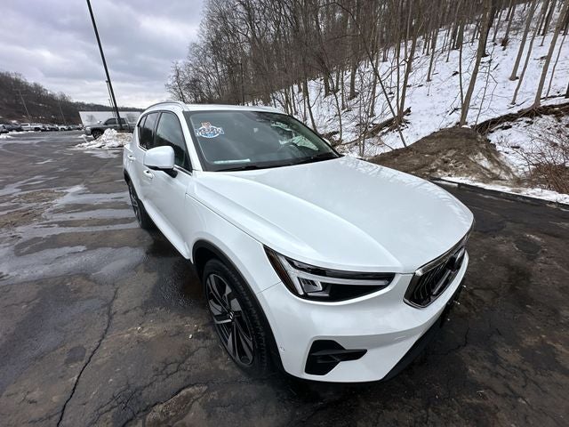 2023 Volvo XC40 B5 Plus Bright Theme