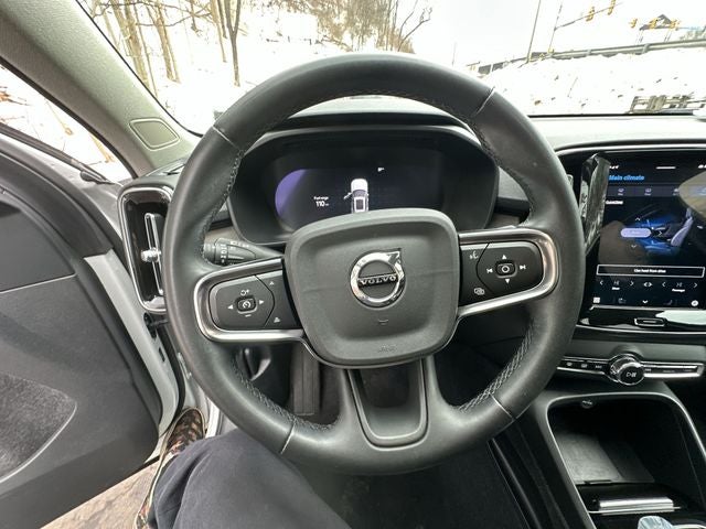 2023 Volvo XC40 B5 Plus Bright Theme