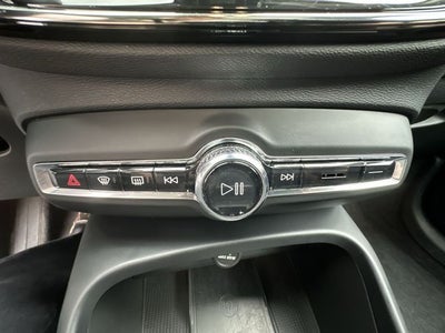 2023 Volvo XC40 B5 Plus Bright Theme