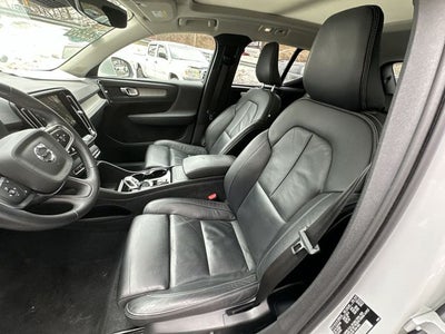 2023 Volvo XC40 B5 Plus Bright Theme