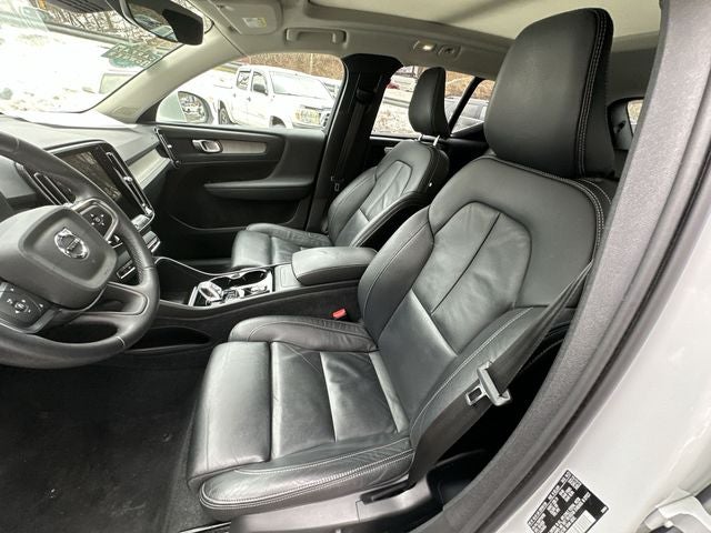 2023 Volvo XC40 B5 Plus Bright Theme