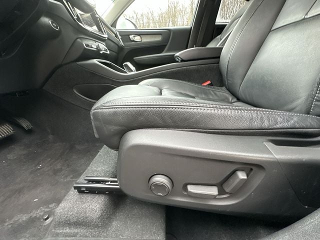 2023 Volvo XC40 B5 Plus Bright Theme