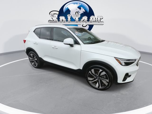 2023 Volvo XC40 B5 Plus Bright Theme