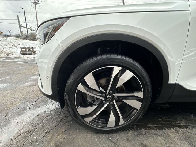 2023 Volvo XC40 B5 Plus Bright Theme