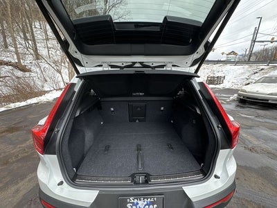 2023 Volvo XC40 B5 Plus Bright Theme