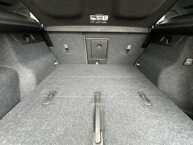 2023 Volvo XC40 B5 Plus Bright Theme