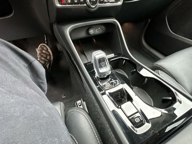 2023 Volvo XC40 B5 Plus Bright Theme