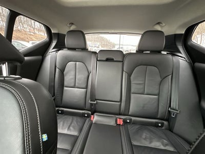2023 Volvo XC40 B5 Plus Bright Theme