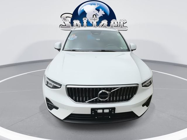 2023 Volvo XC40 B5 Plus Bright Theme