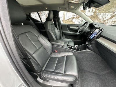 2023 Volvo XC40 B5 Plus Bright Theme