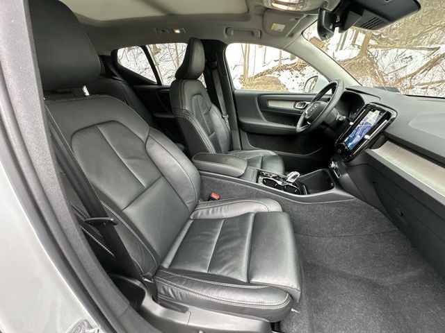 2023 Volvo XC40 B5 Plus Bright Theme