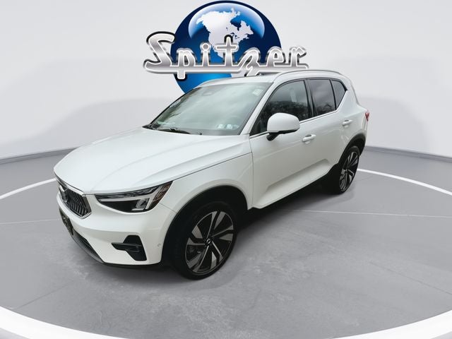 2023 Volvo XC40 B5 Plus Bright Theme