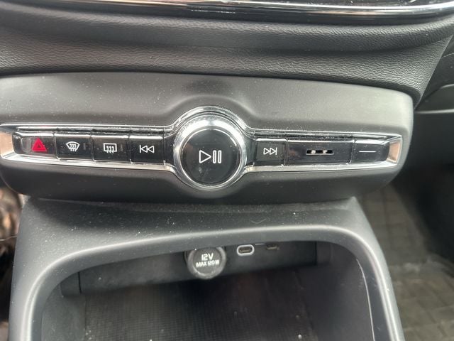 2023 Volvo XC40 B5 Core