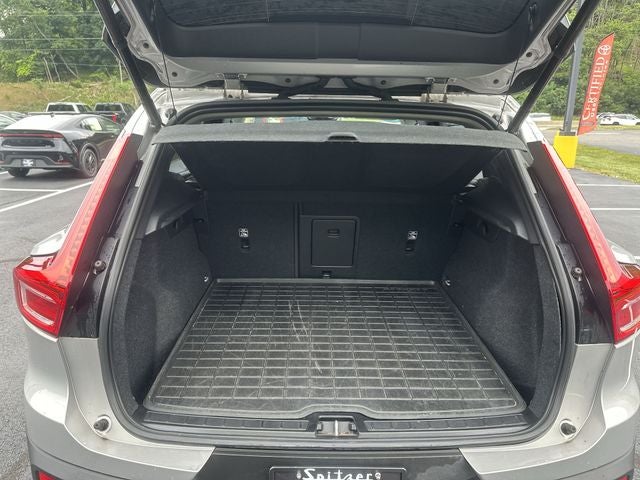 2023 Volvo XC40 B5 Core