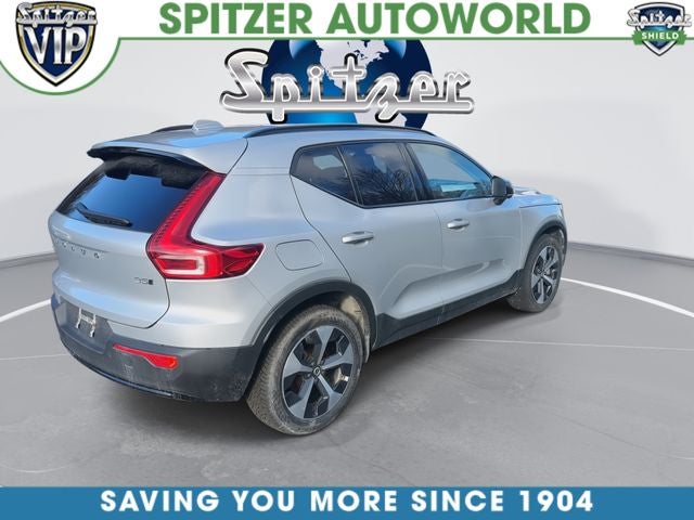 2023 Volvo XC40 B5 Plus Dark Theme