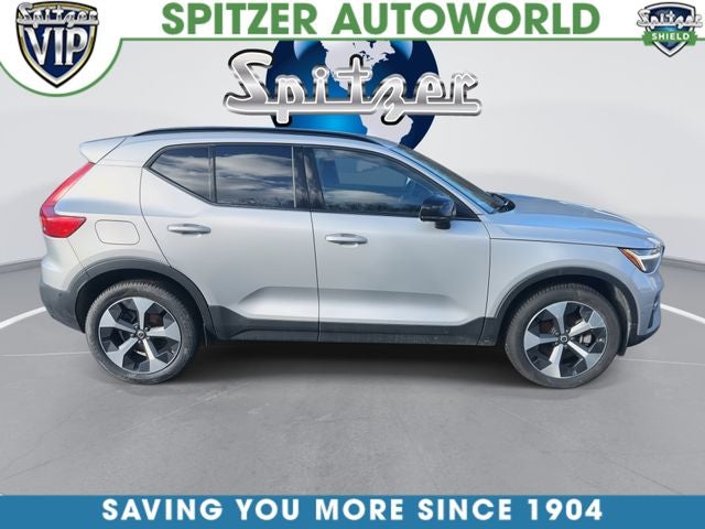 2023 Volvo XC40 B5 Plus Dark Theme