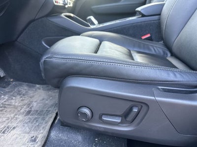 2023 Volvo XC40 B5 Plus Dark Theme