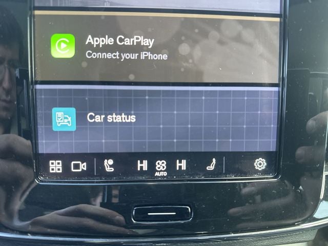 2023 Volvo XC40 B5 Plus Dark Theme