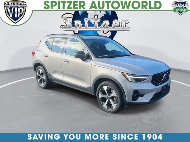 2023 Volvo XC40 B5 Plus Dark AWD's photo