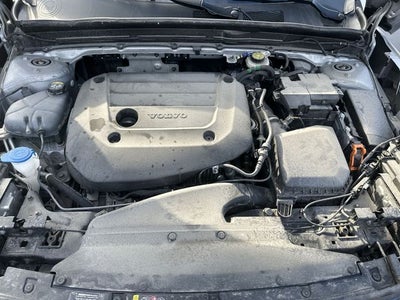 2023 Volvo XC40 B5 Plus Dark Theme