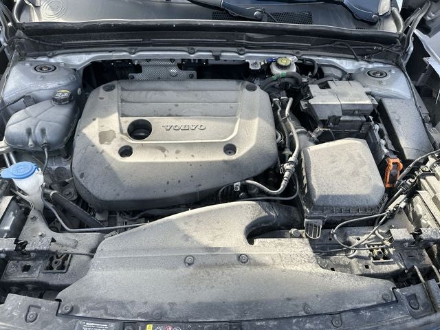 2023 Volvo XC40 B5 Plus Dark Theme