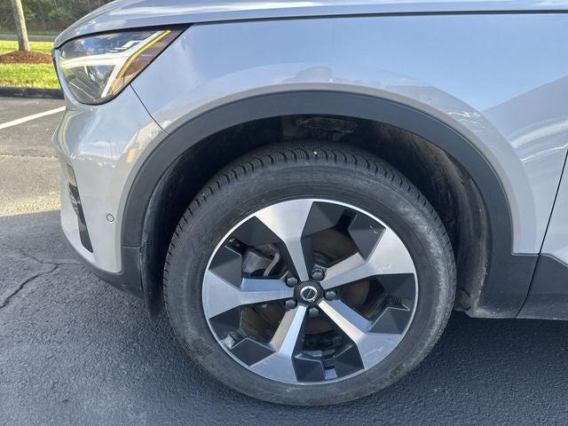 2023 Volvo XC40 B5 Plus Dark Theme