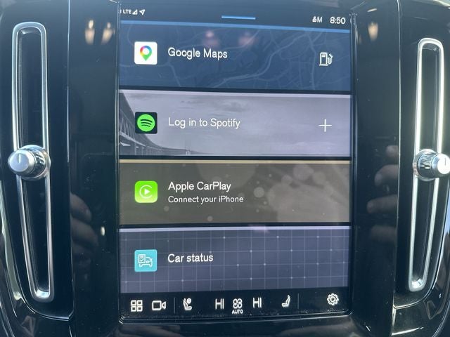 2023 Volvo XC40 B5 Plus Dark Theme