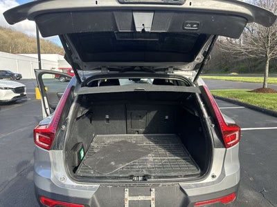 2023 Volvo XC40 B5 Plus Dark Theme