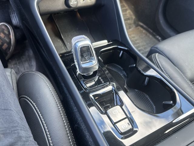 2023 Volvo XC40 B5 Plus Dark Theme