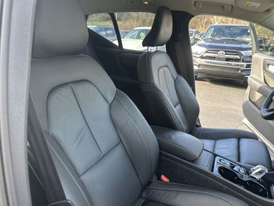 2023 Volvo XC40 B5 Plus Dark Theme