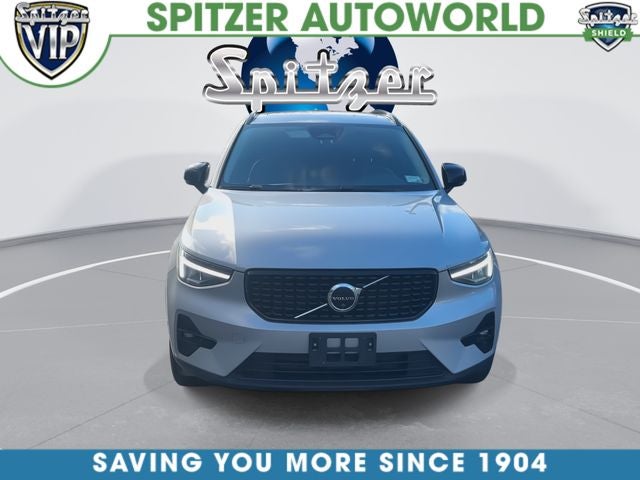 2023 Volvo XC40 B5 Plus Dark Theme