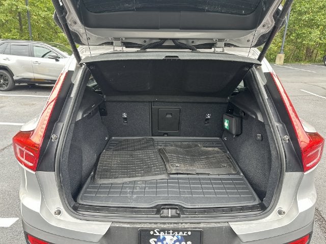 2023 Volvo XC40 B5 Plus Dark Theme
