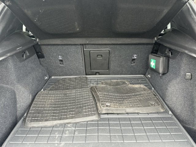 2023 Volvo XC40 B5 Plus Dark Theme