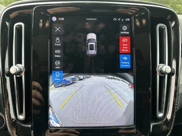 2023 Volvo XC40 B5 Plus Dark Theme
