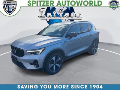2023 Volvo XC40 B5 Plus Dark Theme