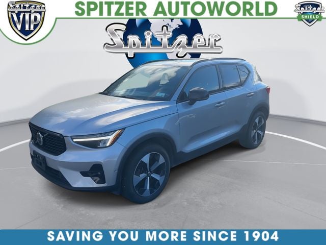 2023 Volvo XC40 B5 Plus Dark Theme