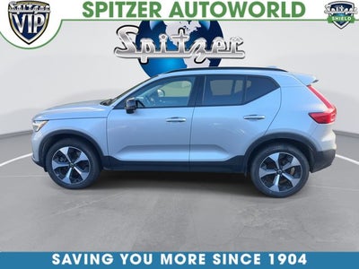 2023 Volvo XC40 B5 Plus Dark Theme