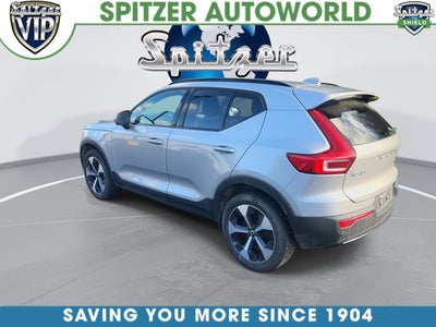 2023 Volvo XC40 B5 Plus Dark Theme