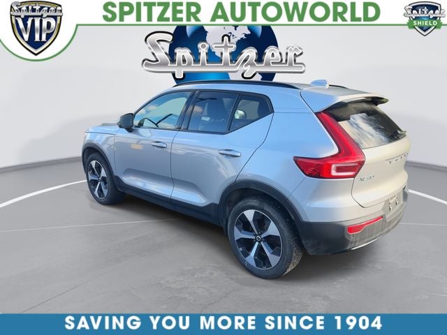 2023 Volvo XC40 B5 Plus Dark Theme
