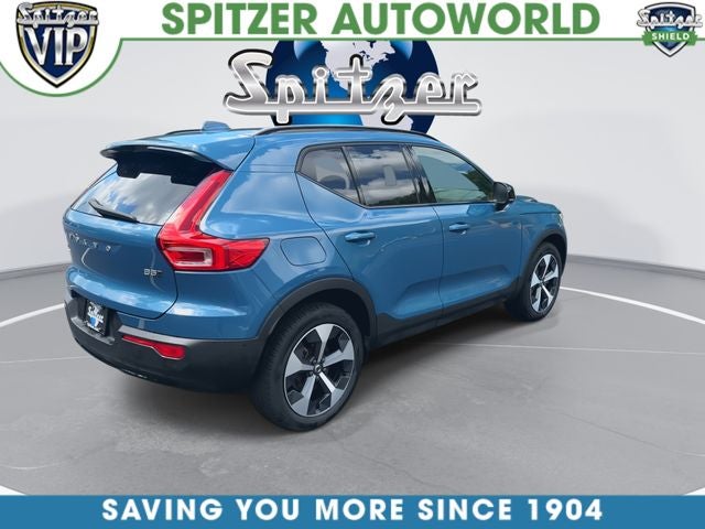 2023 Volvo XC40 B5 Plus Dark Theme