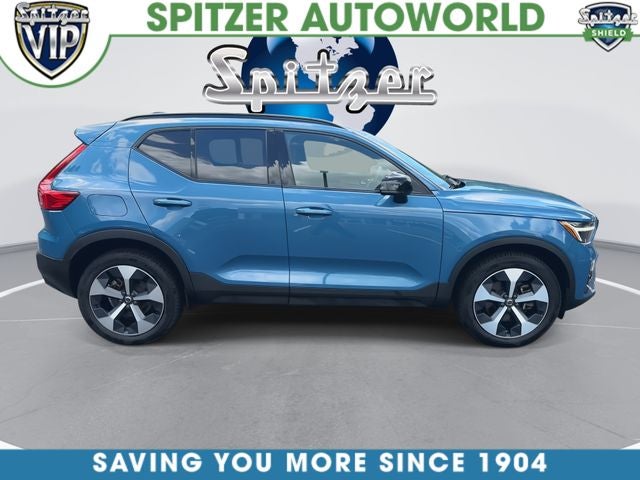 2023 Volvo XC40 B5 Plus Dark Theme